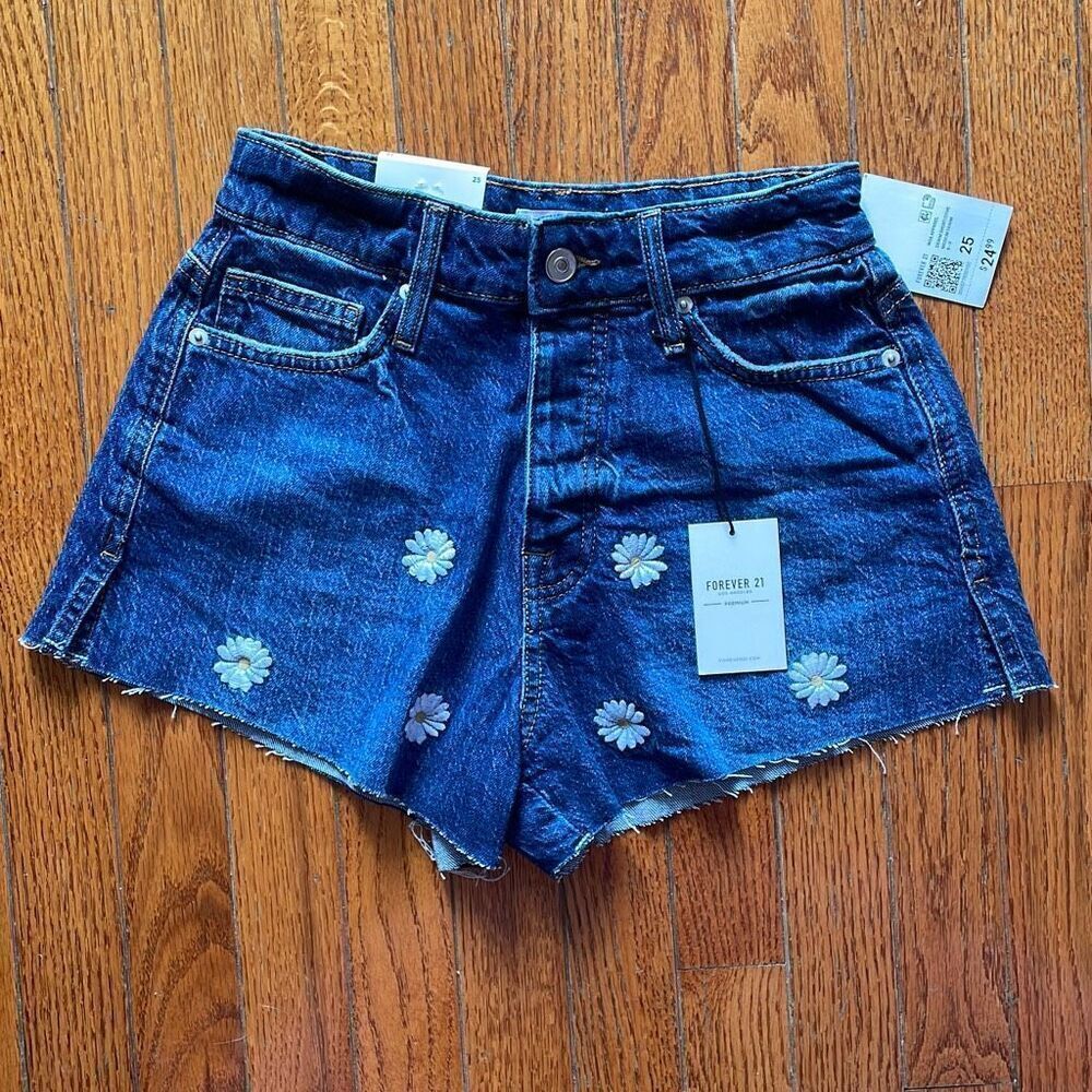 Forever 21 daisy embroidered medium wash denim jeans fringe shorts size 25 NWT